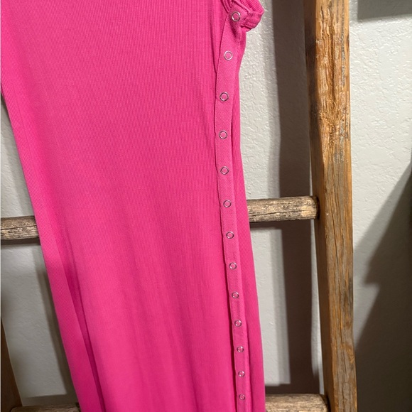 SUNDRY Ribbed Pink Snap Dress - Picture 3 of 5
